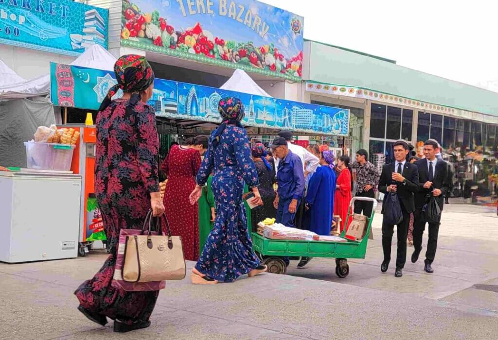 Typical day in Ashgabat at the bazaar bizaar