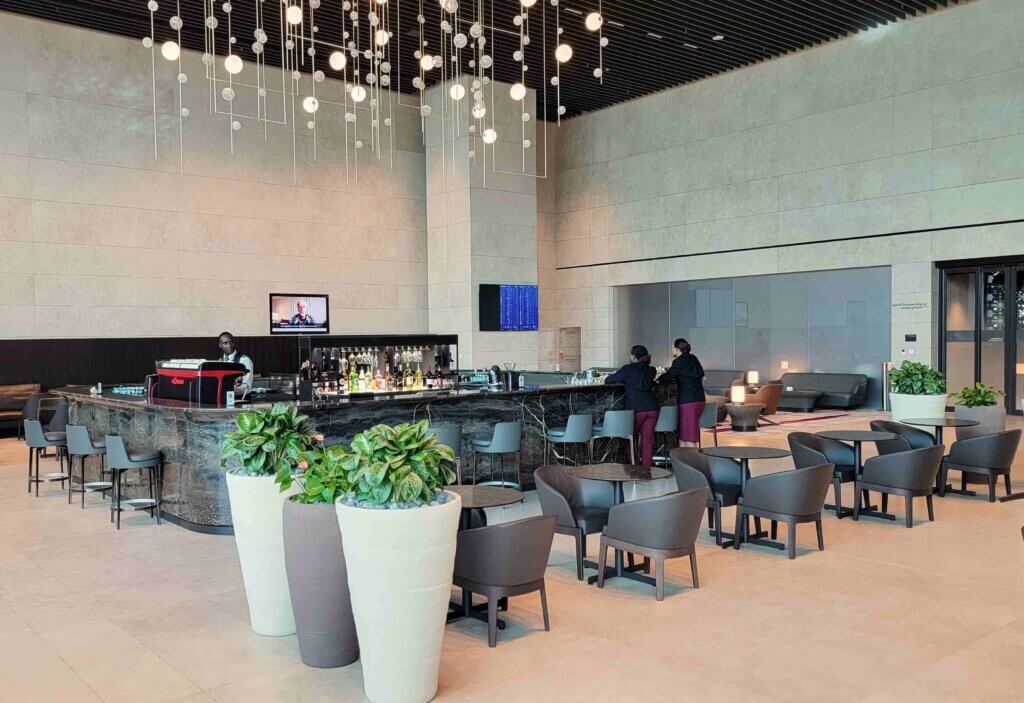 DOH Qatar business class lounge amenities